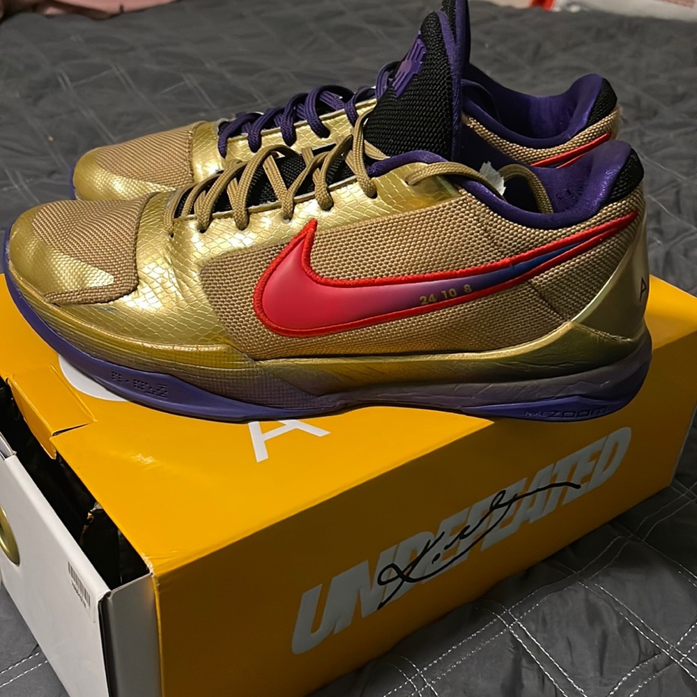 KOBE 5 PROTRO
"Undefeated - Hall of Fame"